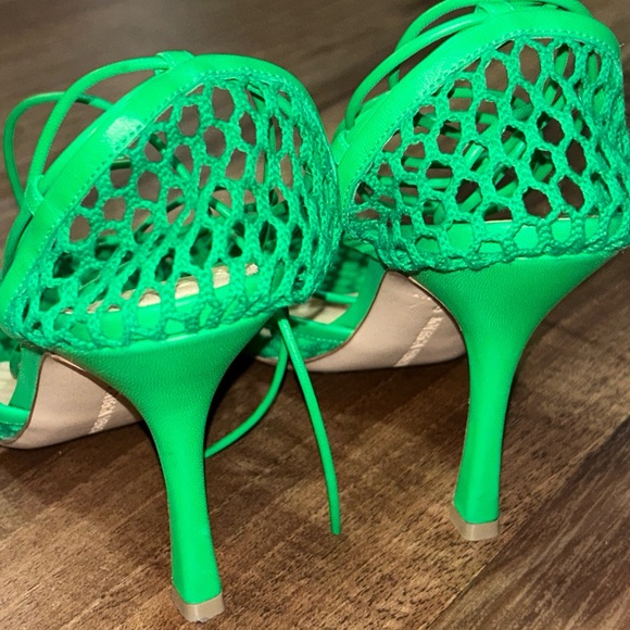 1000% Authentic Bottega Veneta Stretch Lace-Up Sandal in the color Grass. - Picture 4 of 9